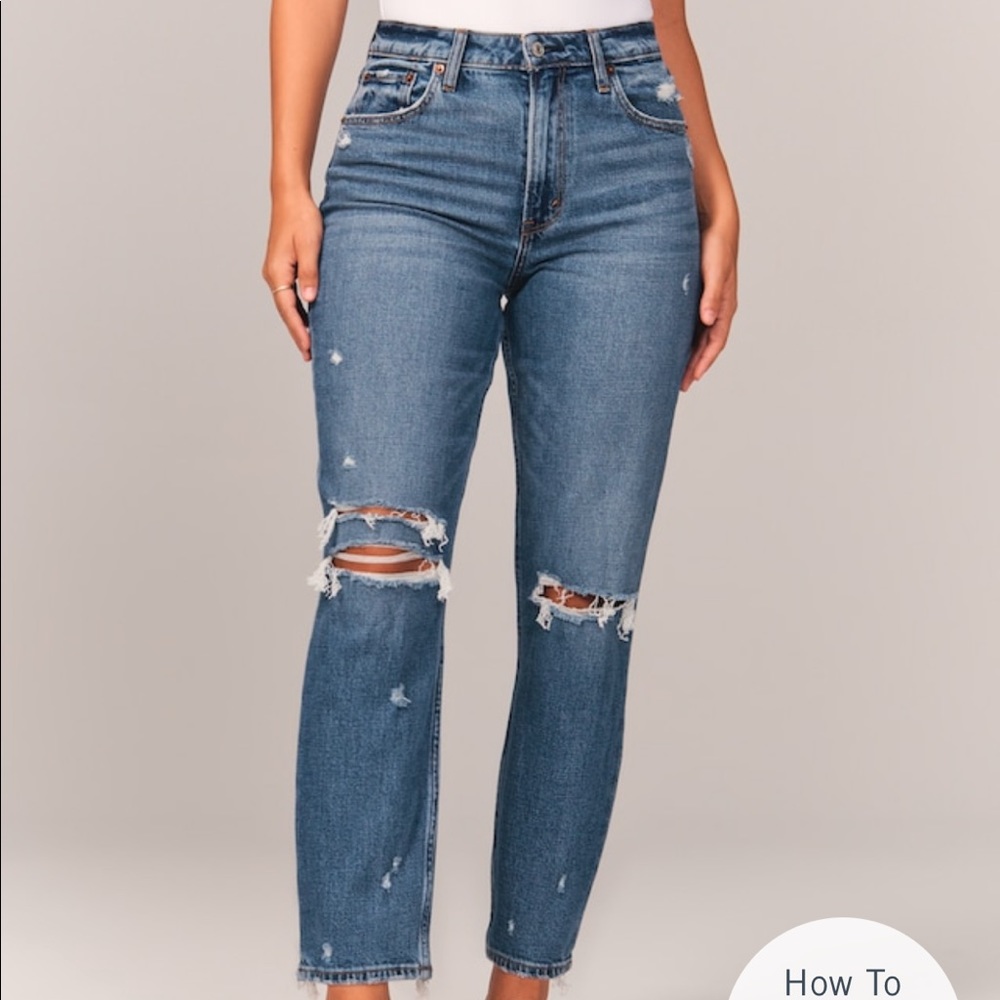 High rise Mom distressed Jeans in medium wash